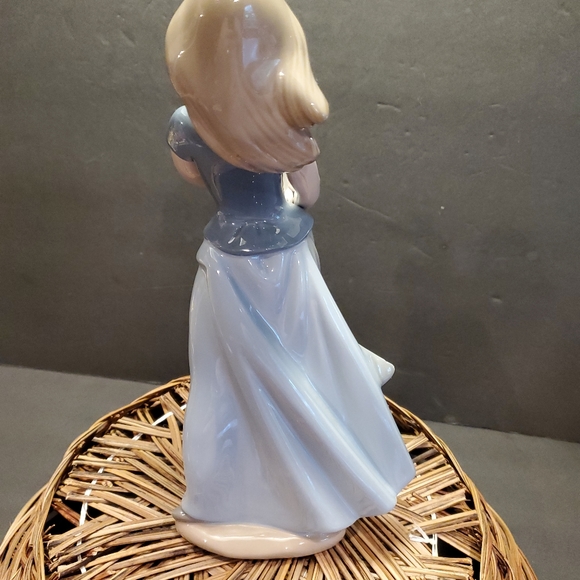 Vintage Lladro Girl with rabbit - Picture 4 of 7